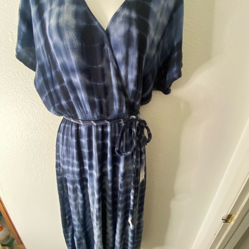Knox Rose Blue & White Wrap Bodice Crinkle Rayon Maxi Dress with Dolman Sleeves
